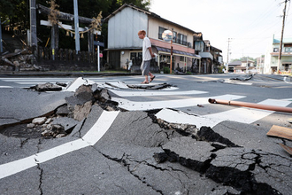 被災地、記録的な酷暑警戒
