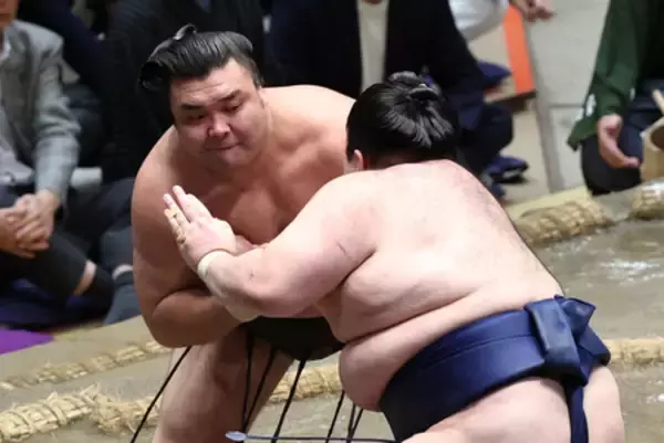 綱とり霧島、立て直す＝大相撲秋場所