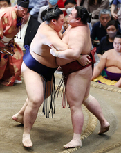 大の里、単独トップ＝霧島３敗、綱とり厳しく―大相撲秋場所８日目