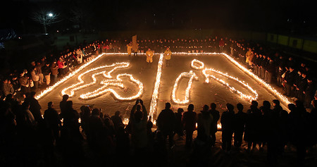 6434本の明かりで犠牲者追悼