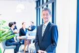 「定年後の再雇用で年収は平均44%減。40代から始める「収入の崖」対策」の画像1