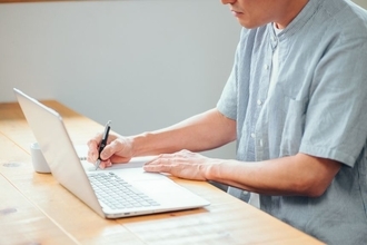 「老後2,000万円」では足りない時代、40代・50代会社員が持つべき“もう一つの収入源”