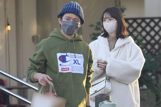 《女性スキャンダルでも離婚せず》渡部建　鬼越騒動“異例声明”の裏に妻・佐々木希の助言