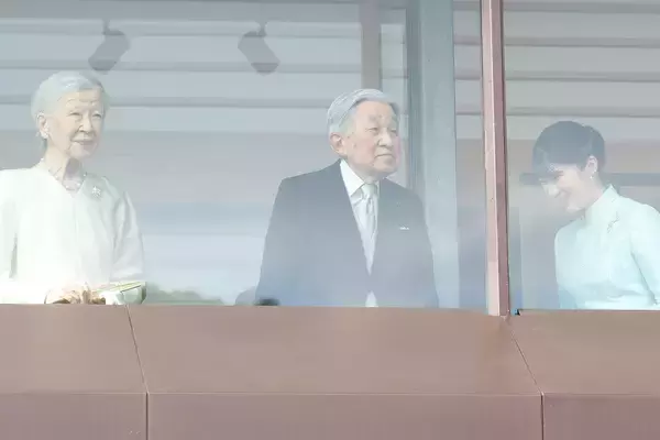 美智子さま　愛子さまのお声がけに背を向けて反応されず…一般参賀で目撃された“異変”にネット騒然