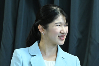 《お別れに泣き出す子供も》愛子さま　床に膝をつかれて…滋賀県ご訪問で見せられた“愛情あふれる交流”