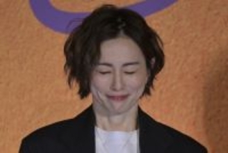 《自粛中に実家で看護》米倉涼子　麻取のガサ入れ騒動で実母がダウンしていた…アルゼンチン人恋人との交際にも示していた「懸念」