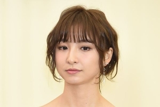 篠田麻里子　ひとり親家庭への支援活動に参加も冷ややかな声…ママタレ復帰妨げる“泥沼騒動”の代償