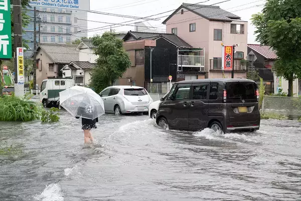 【愛知史上最大豪雨】「エンジンが突然ボンと」水没車続出「渋滞か突撃か」ドライバーが迫られた“究極の選択”