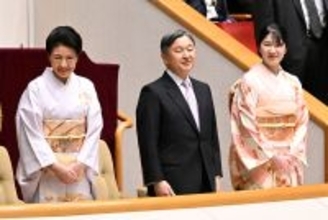 愛子さま　6年ぶりにご一家で大相撲をご観戦！「貴重な瞬間」と感激続出した雅子さまとの“連携”