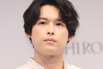 SixTONES松村北斗　スマホの待ち受けにしている意外な「M-1ファイナリスト」、　本人からは「北斗くん。愛しているよ」