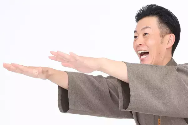 ごぼう先生が動画で解説！「50代からの不調解消体操」【暑熱順化 イス保険スクワット】｜介護界のアイドル