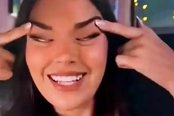 「アジア人差別」と日本からも批判続出…炎上したミス・フィンランドを国会議員が「つり目写真」で擁護の唖然