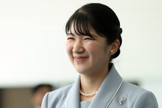 「とてもよくお似合い」愛子さま　ラベンダーカラーの民族衣装をお召しに…ラオスご滞在2日目に披露された“貴重なお姿”に広がる感激