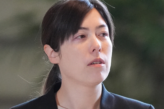 「悪目立ちしてしまった」小野田紀美氏　園遊会での“全身真っ赤コーデ”が物議…ベテラン皇室担当記者が指摘する“配慮不足”