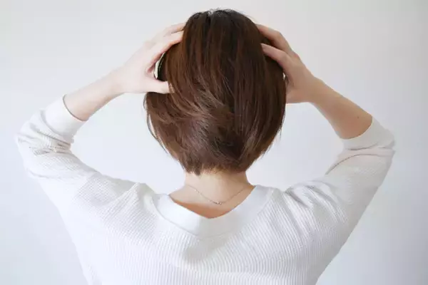 冬の体臭は夏よりキツイ…頭皮のニオイは洗いすぎが原因かも！