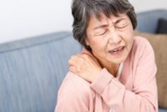 “肩こりを揉まずに治す方法”…名医に聞いた「最新の解消術」3選