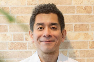 《「可愛くなれる」と言って施術中に…》新宿・わいせつ鍼灸師　卑劣行為と元同僚が語った“素顔”