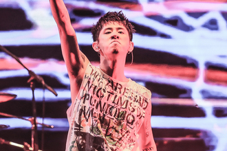 「俺は日本のメディアも政府も信じない」ワンオクTaka がインスタグラムに“意味深”投稿…ファンからは不安の声