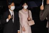 「愛子さま　全身ピンクコーデ、編み込みお団子ヘア…“華やか”芸術鑑賞お姿アルバム」の画像1