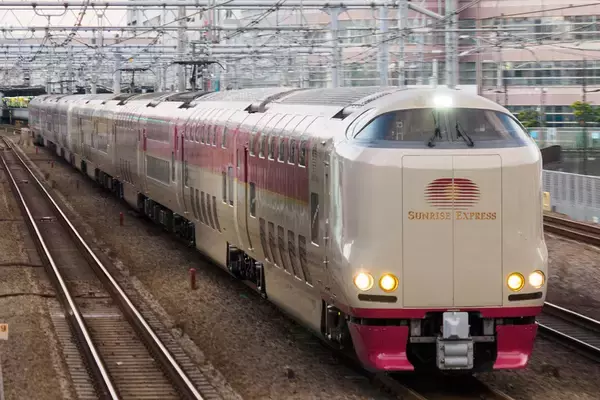 《フリマサイトで高額転売も》人気寝台特急「サンライズ出雲」の“シャワー券買い占め”被害が波紋…JRが語った「枚数が限られている理由」と「対応」