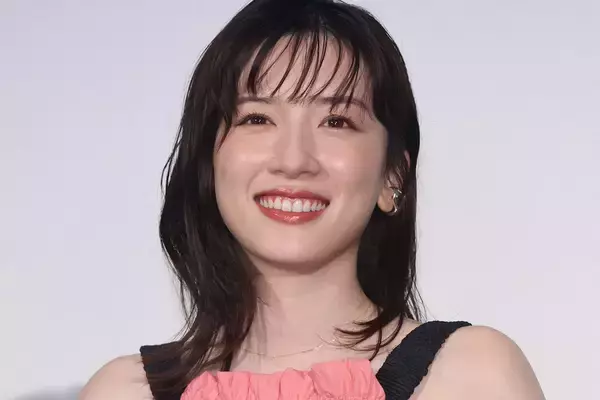 「メンタル強すぎ」永野芽郁　不倫疑惑後のカレンダー発売に寄せた「20字」の“強気コメント”にSNS騒然