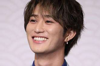 「カッコよすぎる一般人いると思ったら」人気アイドル　NHK番組でのプライベート“映り込み”にファン騒然