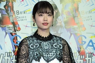 《年上俳優と熱愛報道》小芝風花　イケメン俳優2人と深夜1時まで…本誌が目撃していた“モテっぷり”