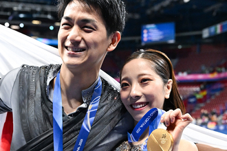 「年賀状は2人で1枚ではなく…」りくりゅうが愛用するお惣菜店の代表取締役明かす“交流秘話”