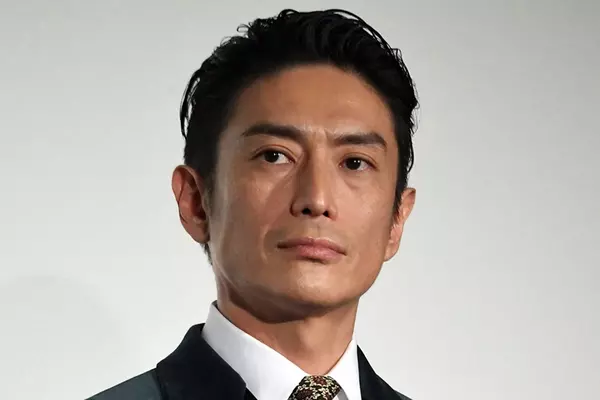 伊勢谷友介 ワイルドな仲間とサーフィン大会参戦 鍛えたマッチョボディに カッコ良すぎるー 22年9月13日 エキサイトニュース