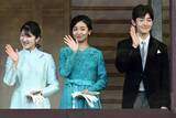 「愛子さま、佳子さま、悠仁さまが隣り合って…新年一般参賀で見えた「次世代の皇室」像」の画像1