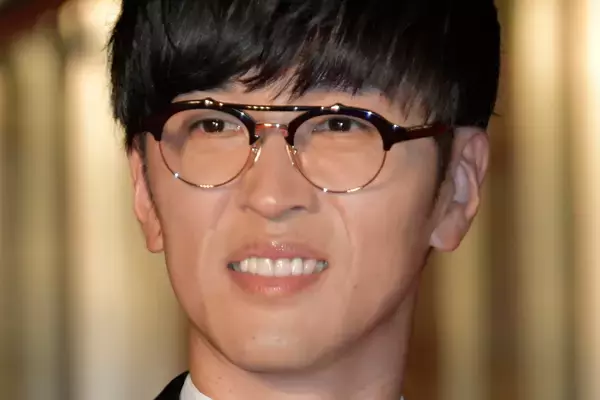 「あまりにも細すぎる」『呪術』『鬼滅』の人気声優　ライブ配信登場も“激ヤセ姿”に募るファンの心配