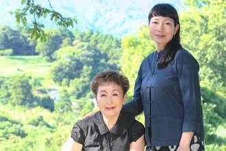 デビュー60周年……加藤登紀子さんと娘Yaeが明かす“子育て秘話”と最愛の夫・藤本敏夫さんとの別れ