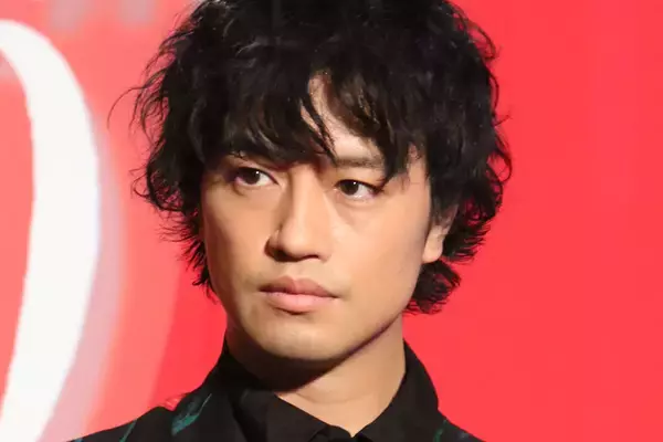 「今日も家の前でしました」斎藤工　本人にも自ら報告…愛犬が散歩中にトイレをしてしまう“大人気俳優の自宅”