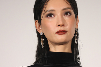 「AIのセクシーな画像」菜々緒　偽アカの際どい水着写真にツッコミ→《ハイレグだらけ》本アカのほうが“過激”の指摘も