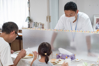 子ども食堂を作った宮津航一さん 養親や周囲の人たちに育てられた“恩返し”