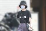 「「ずり落ちそう」元国民的アイドル　大胆“背中ぱっくり”ドレス姿に驚きの声…“スケスケ”写真集大ヒットで新境地へ」の画像1