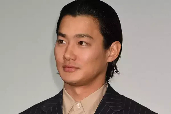 「顔の系統が一緒すぎ」野村周平　熱愛報道の26歳世界的モデルの“見た目”にネット騒然…溢れていた“愛の痕跡”