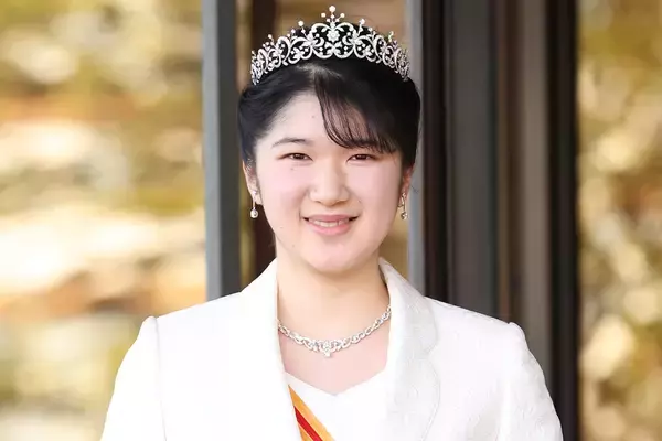 愛子さま　大学卒業後の“英国留学”は延期か…私服はユニクロご愛用、ティアラ辞退で貫かれる“清貧生活”