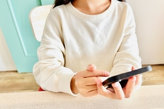「元カノは撮らせてくれた」対抗心を煽って性的画像を得て脅迫を…激増するセクストーションとは？