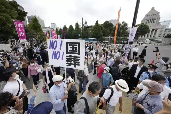 “黙とうの時間に音を鳴らそう！”国葬反対派デモの呼びかけに「やりすぎ」「品性ない」と物議