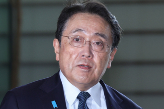「サイズがあってない」赤沢経産大臣　私物の革ジャンをドン小西氏が酷評！“ワイルド激変” が話題も一刀両断