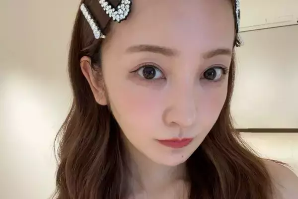 「自慢したいのか」板野友美　“娘のインター通い”エピソードに心ない声…家賃200万マンション、高級外車披露で賛否呼ぶ“セレブキャラ”