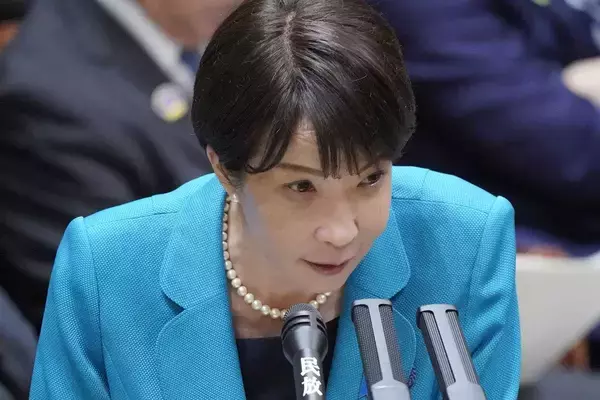 「わざとやってる？」“高市チルドレン”の女性議員（45）首相を追及する野党の背後で口をすぼめ…中継に映った“不自然な表情”にネット騒然