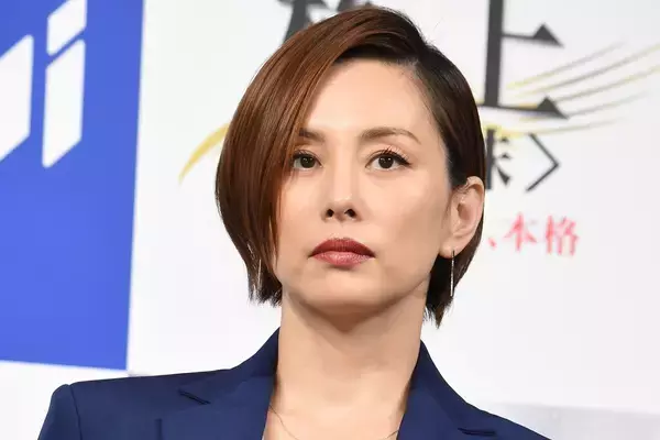 米倉涼子　家宅捜索騒動から10カ月で「楽天モバイルCM」に復活できたワケ
