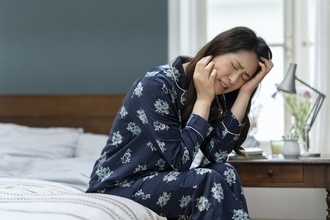 台風時の“頭痛”に悩む人が急増…影響を受けやすい人の特徴は？《専門医に聞いた対処法も》