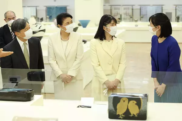 天皇ご一家そろって展覧会鑑賞、愛子さまが誕生日ご挨拶…出し続けられる秋篠宮家への“助け舟”