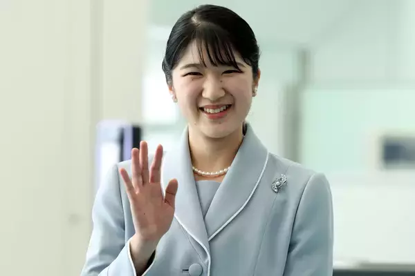 《民族衣装、ボレロ、1日に3通りの着回し》愛子さま　全11着！ラオスご訪問ファッションを振り返り