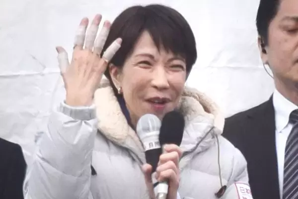 「コロコロ変えすぎ」高市首相　支援者や候補者との握手、公認証交付…討論ドタキャン招いた怪我の経緯が二転三転、あがる疑問の声