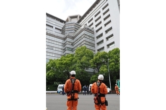 「どうやって脱出したのか…」東京入管で収容中のトルコ人男性が逃走→飛び降り…警察・消防が出動した“緊迫の現場”