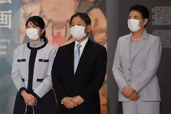 愛子さま　連日の父娘“お忍び外出”に陛下が込められた「内親王への期待」